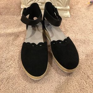Earth Shoes Yarrow Black Suede Wedges size 11 NWB